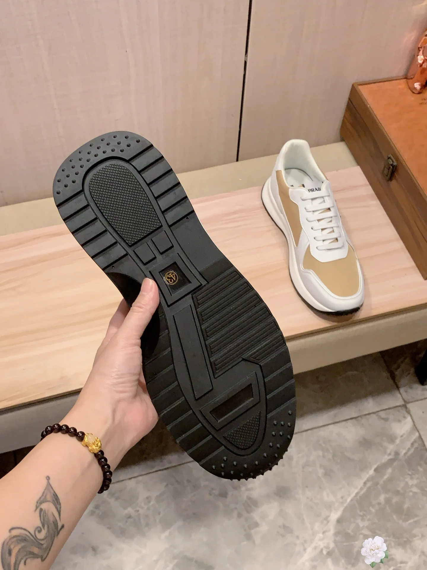 Men's men's shoes💰460💰💰🎩🎩[Lightning][Lightning] "PRADA*" The latest and most popular casual shoes, top brand [seduce] luxury ~ purchasing agency, top ~ quality. [Strong] The upper is made of imported breathable cowhide with material ➕ breathable sheepskin feet (•) and fine workmanship. The original stylish and stylish soft rubber wear-resistant and non-slip outsole is light and comfortable on the feet. The real thing looks better when photographed in person. 0121: code: 38-44, 4️⃣ colors selected